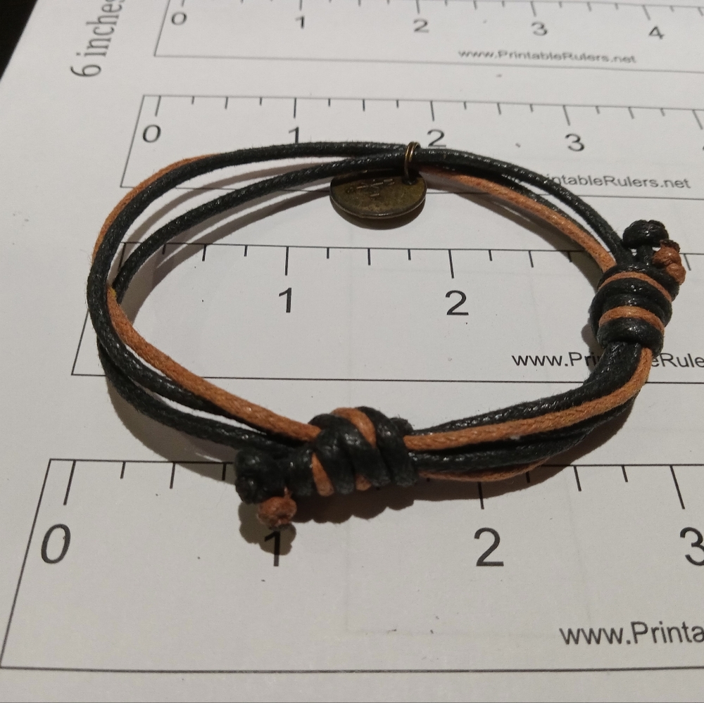 5 Leather Braclets - Picture 6 of 10